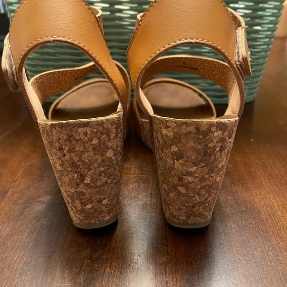 Malibu Blowfish Tan Wedge Sandals with Cork Heel and Platform - Picture 6 of 9